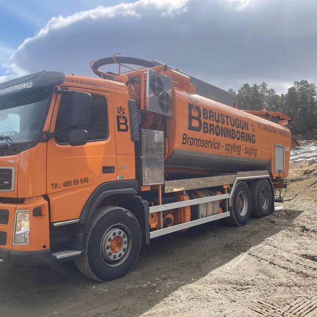 Oransje lastebil